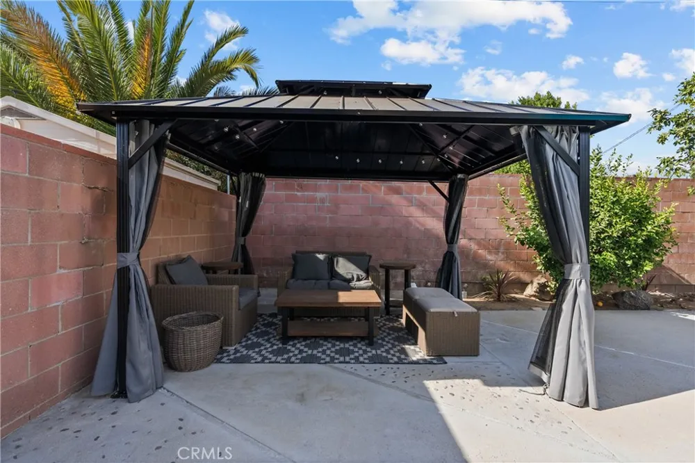 15933 Tupper Street North Hills, CA 91343