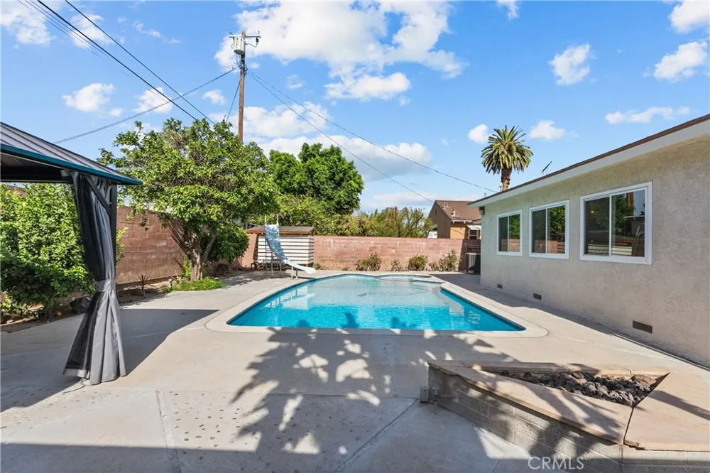 15933 Tupper Street North Hills, CA 91343
