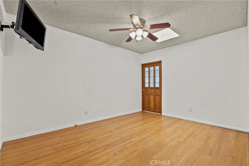 15933 Tupper Street North Hills, CA 91343