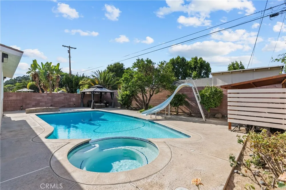 15933 Tupper Street North Hills, CA 91343