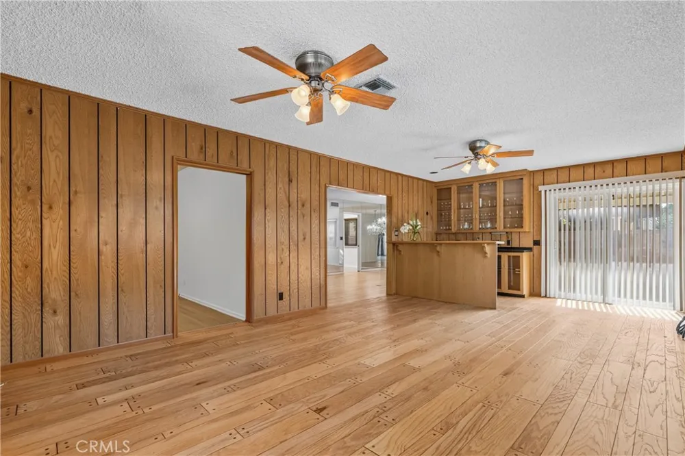 15933 Tupper Street North Hills, CA 91343