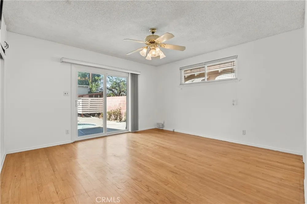 15933 Tupper Street North Hills, CA 91343