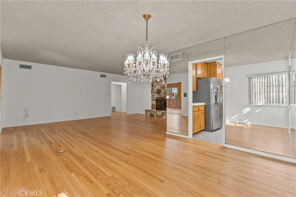 15933 Tupper Street North Hills, CA 91343