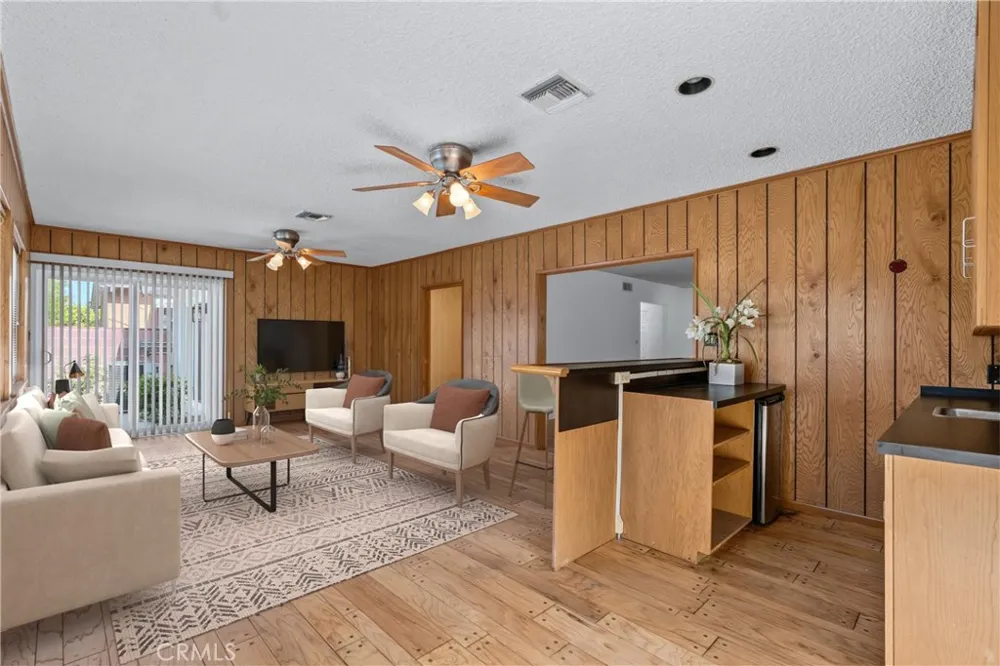 15933 Tupper Street North Hills, CA 91343