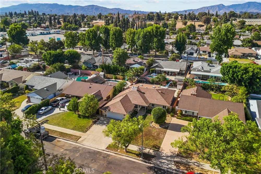 15933 Tupper Street North Hills, CA 91343