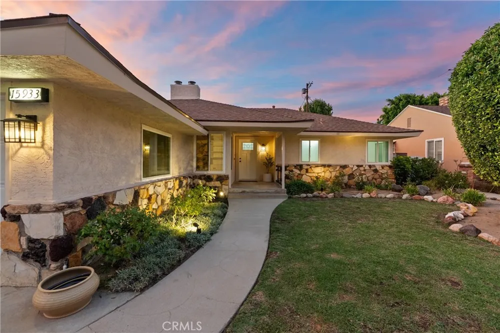 15933 Tupper Street North Hills, CA 91343