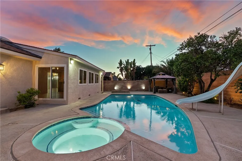 15933 Tupper Street North Hills, CA 91343