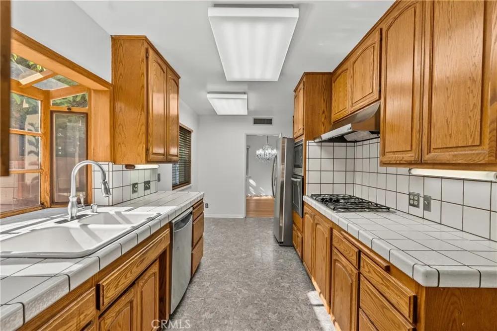 15933 Tupper Street North Hills, CA 91343