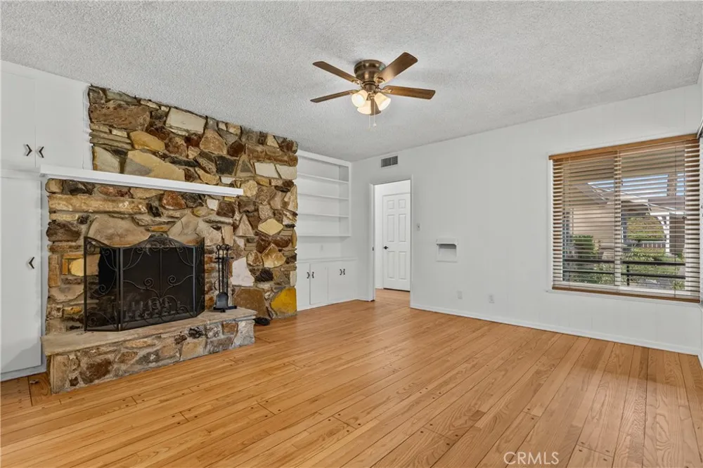 15933 Tupper Street North Hills, CA 91343