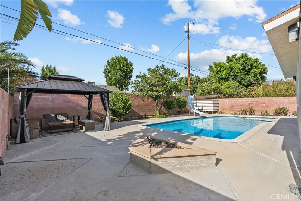 15933 Tupper Street North Hills, CA 91343