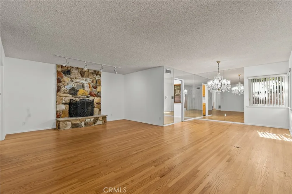 15933 Tupper Street North Hills, CA 91343