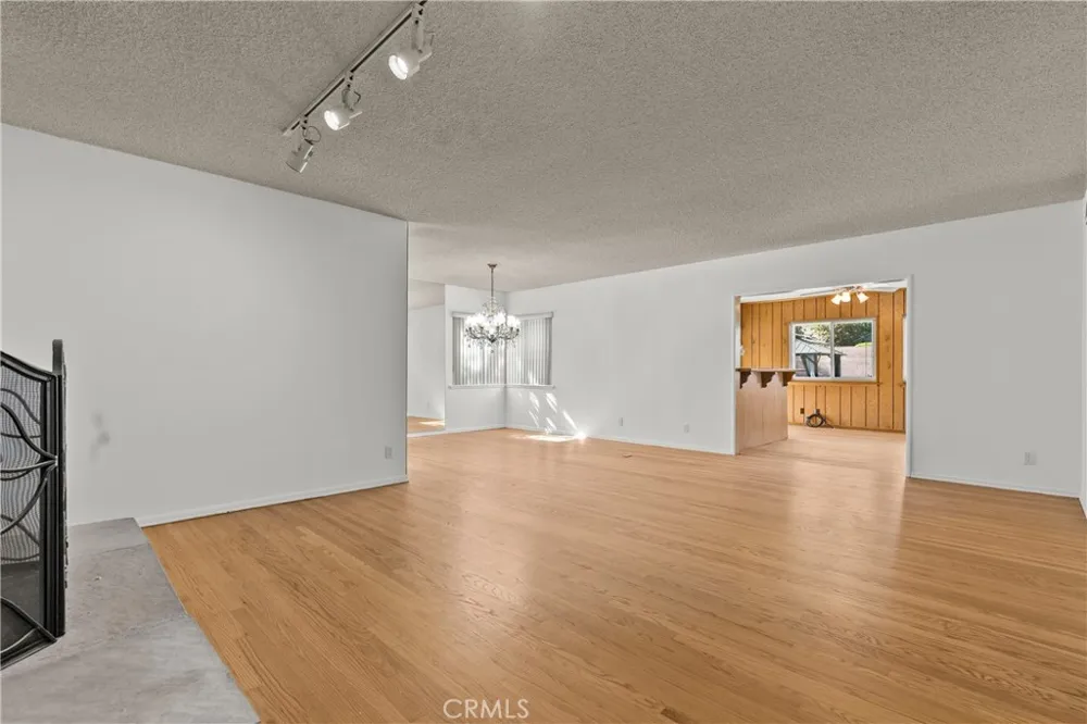 15933 Tupper Street North Hills, CA 91343