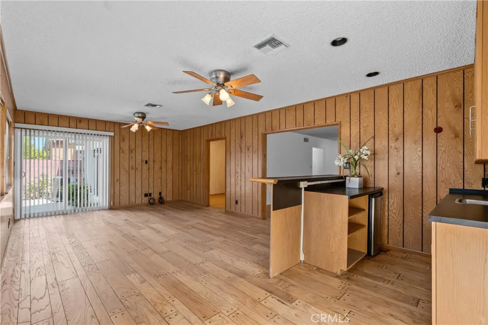 15933 Tupper Street North Hills, CA 91343