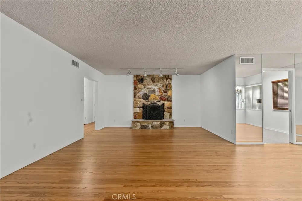 15933 Tupper Street North Hills, CA 91343