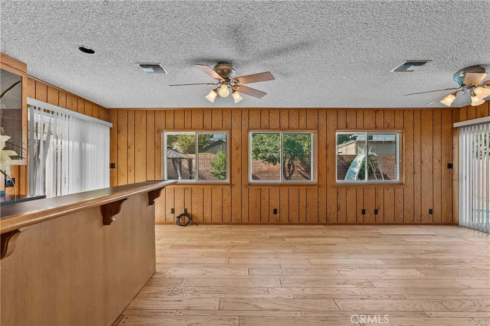 15933 Tupper Street North Hills, CA 91343