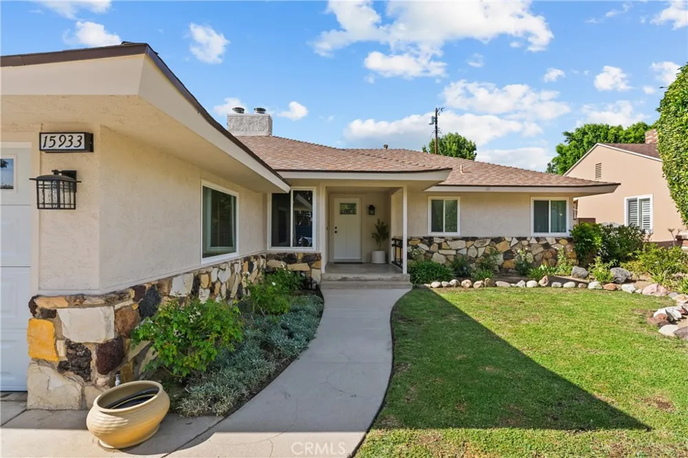 15933 Tupper Street North Hills, CA 91343