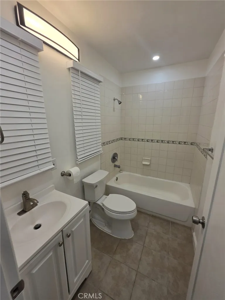 1022 W 57th Los Angeles, CA 90037
