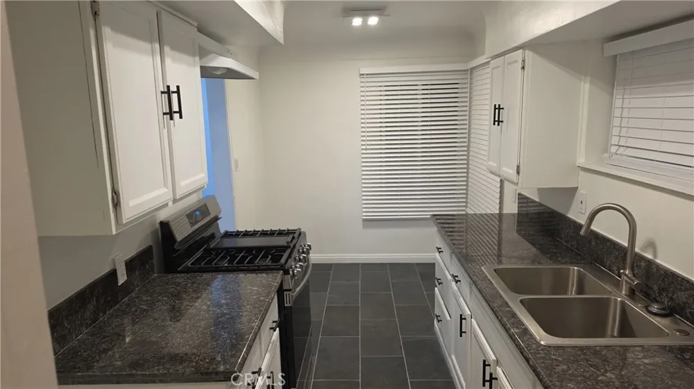 1022 W 57th Los Angeles, CA 90037