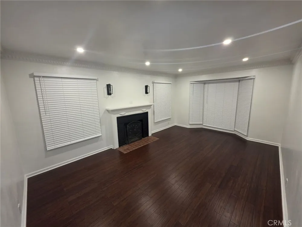 1022 W 57th Los Angeles, CA 90037