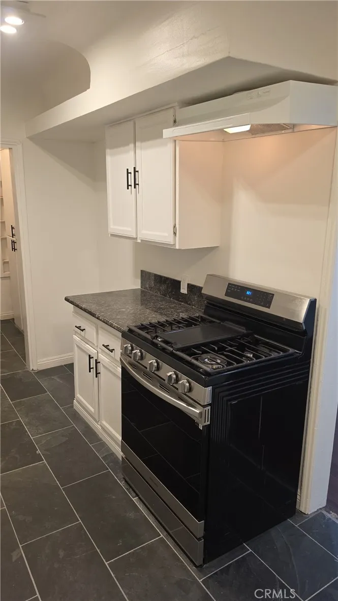 1022 W 57th Los Angeles, CA 90037