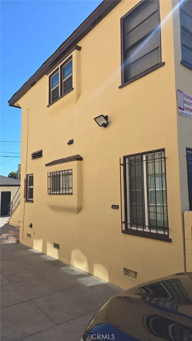 1022 W 57th Los Angeles, CA 90037