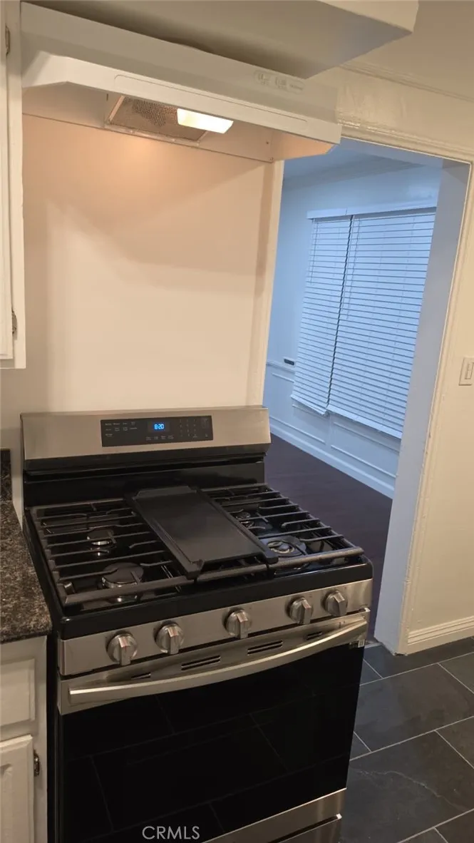 1022 W 57th Los Angeles, CA 90037