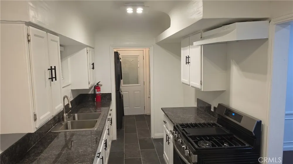 1022 W 57th Los Angeles, CA 90037