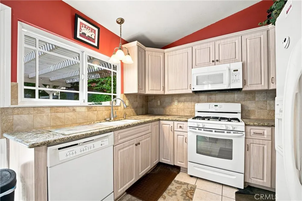 8333 Sedan West Hills, CA 91304