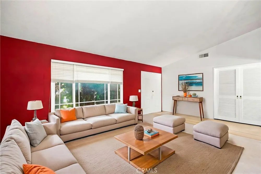 8333 Sedan West Hills, CA 91304