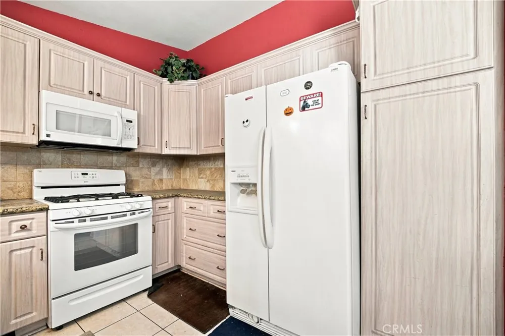 8333 Sedan West Hills, CA 91304