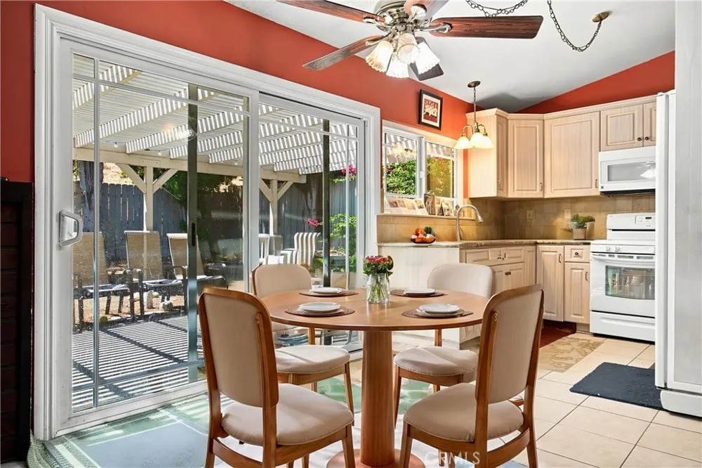 8333 Sedan West Hills, CA 91304