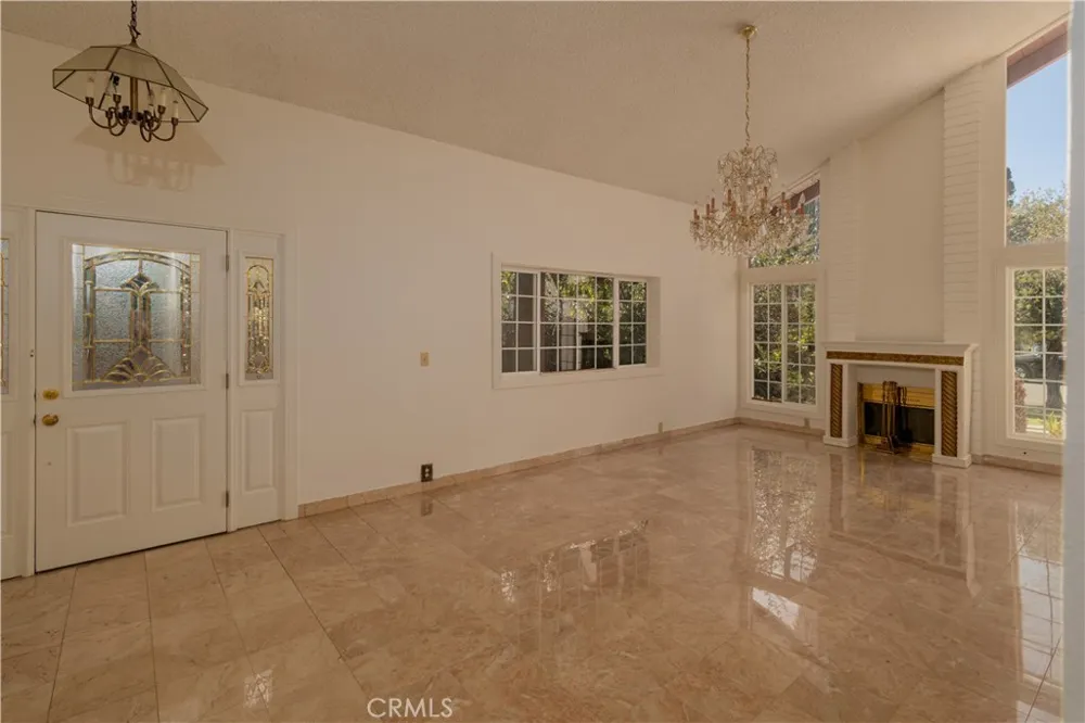 18129 Delano Reseda, CA 91335
