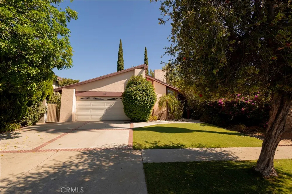 18129 Delano Reseda, CA 91335