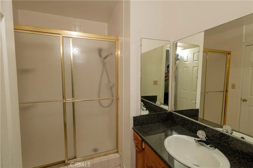 18129 Delano Reseda, CA 91335