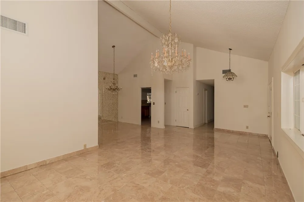 18129 Delano Reseda, CA 91335