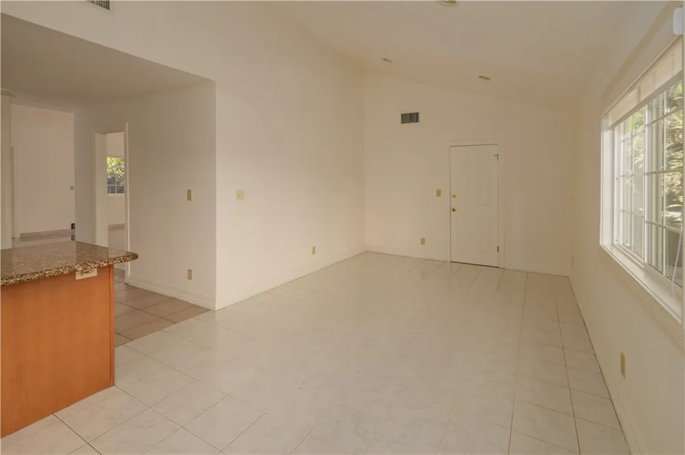 18129 Delano Reseda, CA 91335