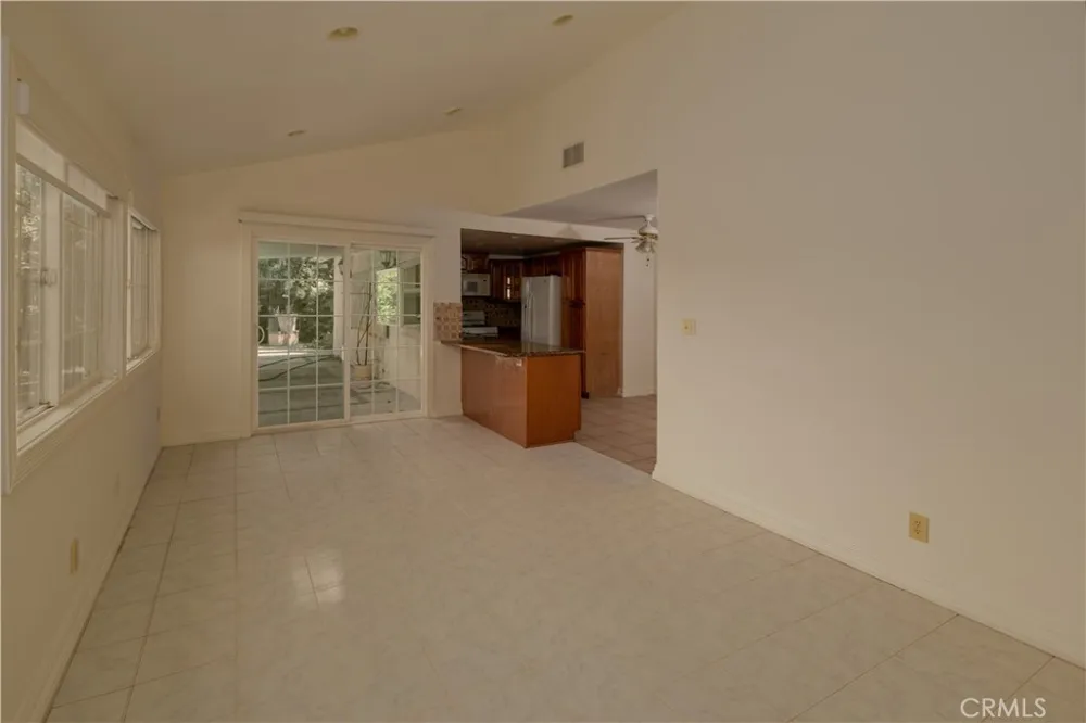 18129 Delano Reseda, CA 91335