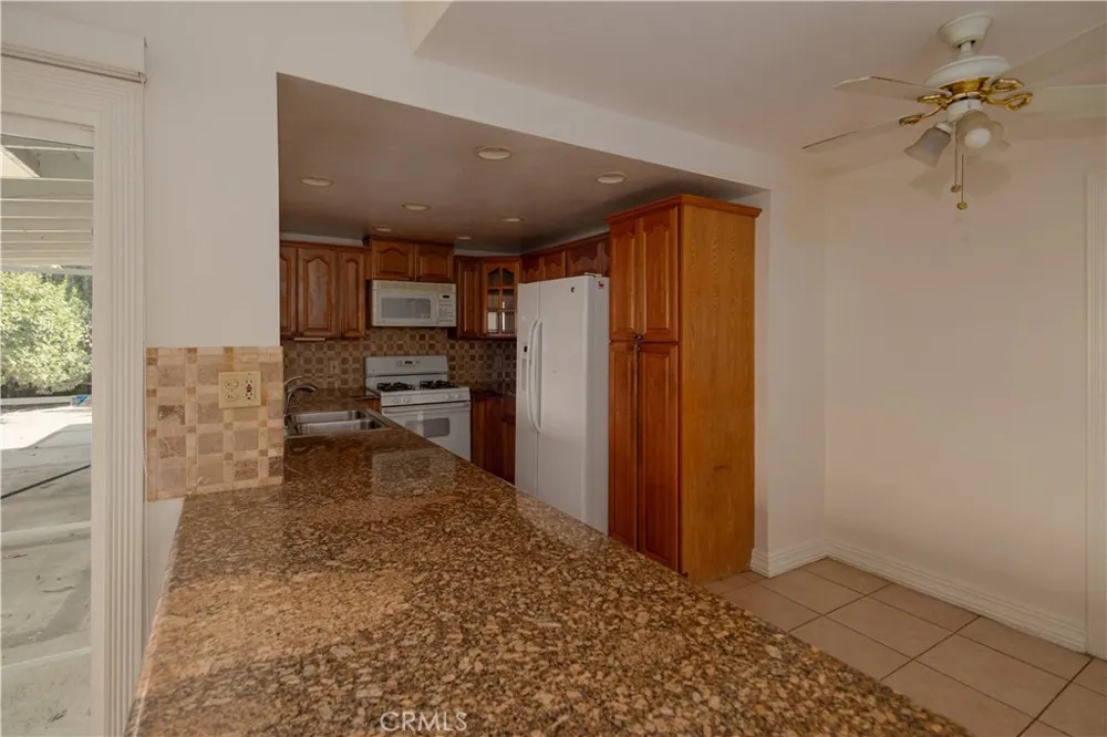 18129 Delano Reseda, CA 91335