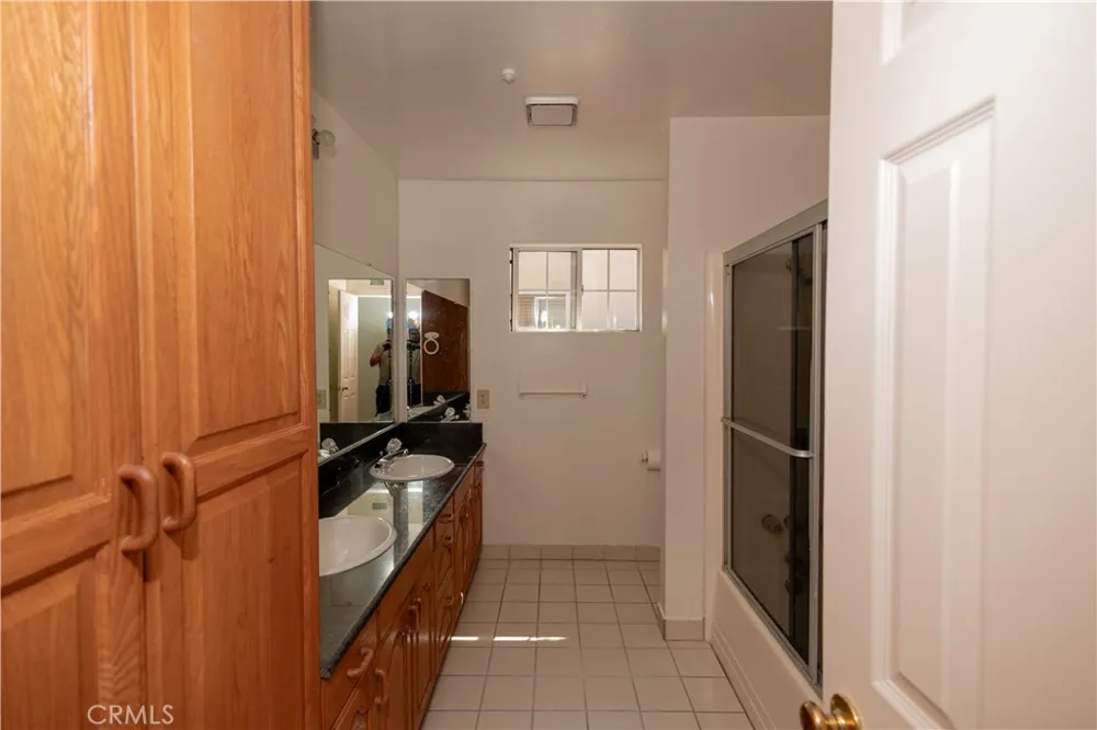 18129 Delano Reseda, CA 91335