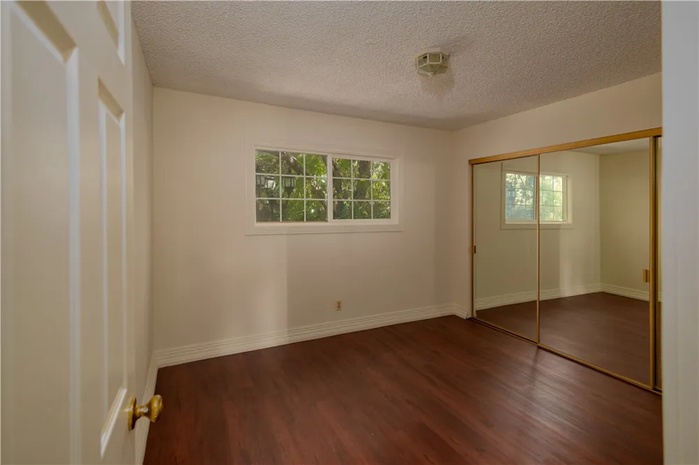 18129 Delano Reseda, CA 91335