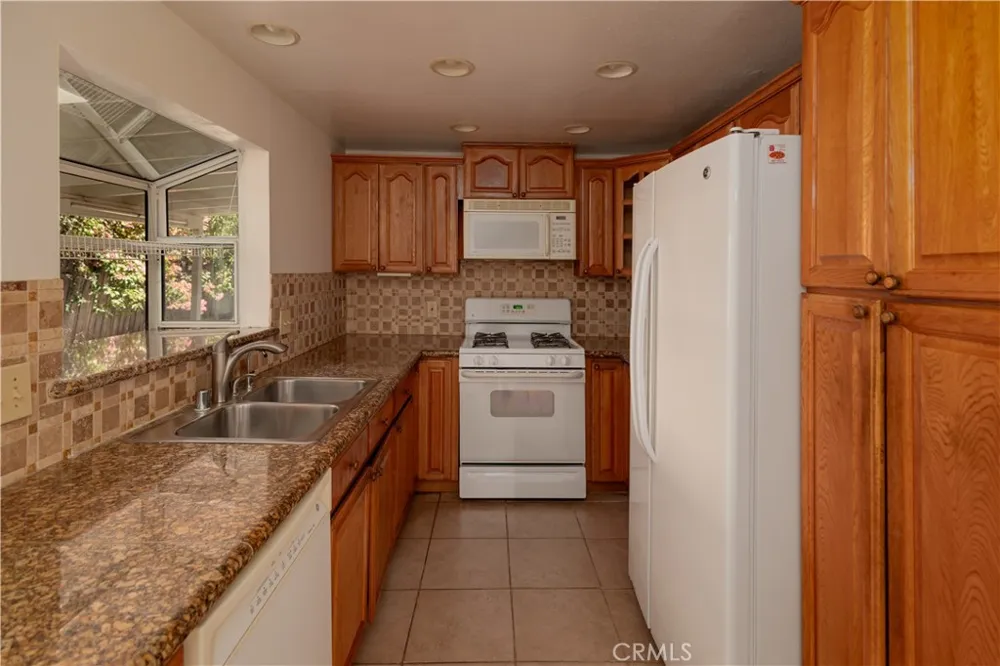 18129 Delano Reseda, CA 91335