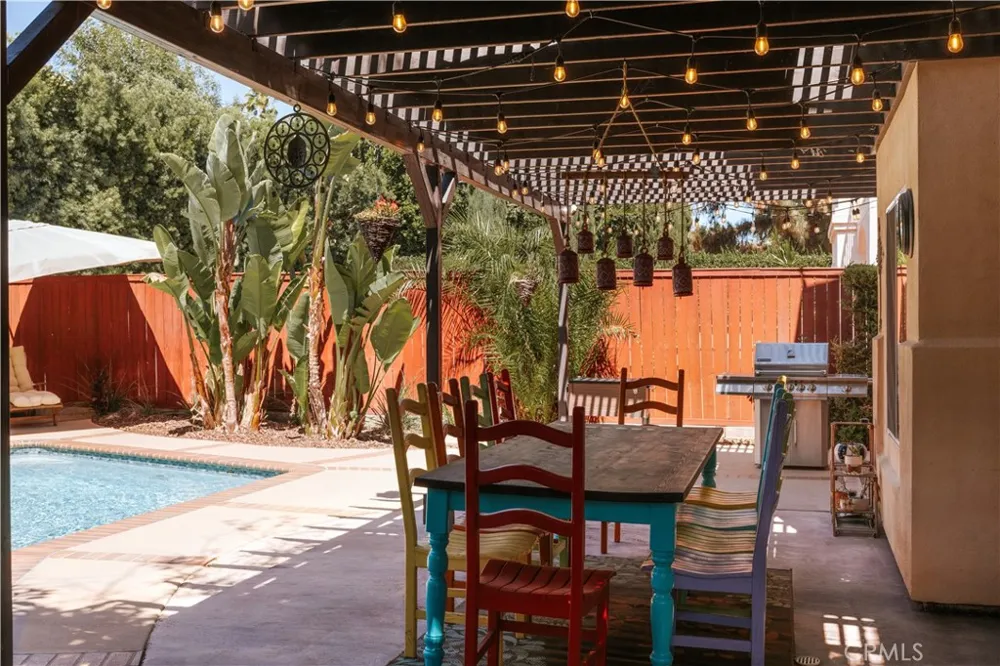 14709 Otsego Sherman Oaks, CA 91403