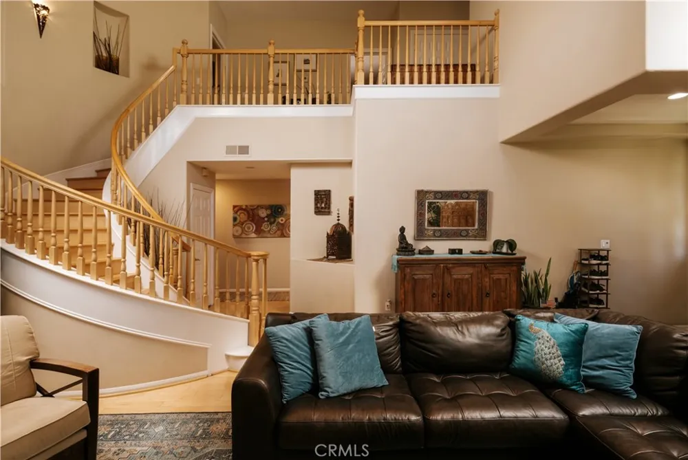 14709 Otsego Sherman Oaks, CA 91403