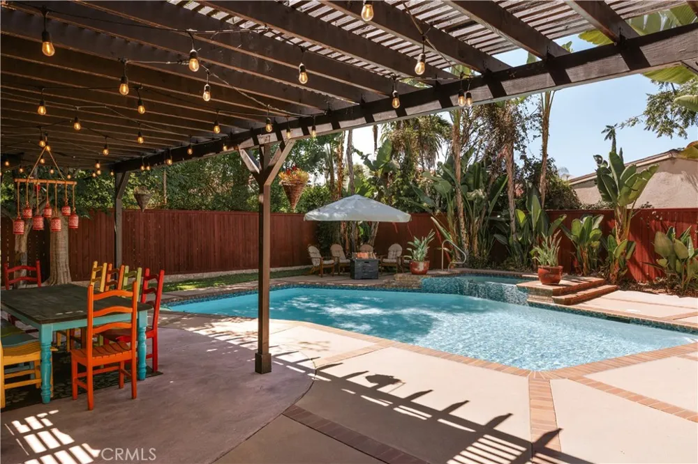 14709 Otsego Sherman Oaks, CA 91403