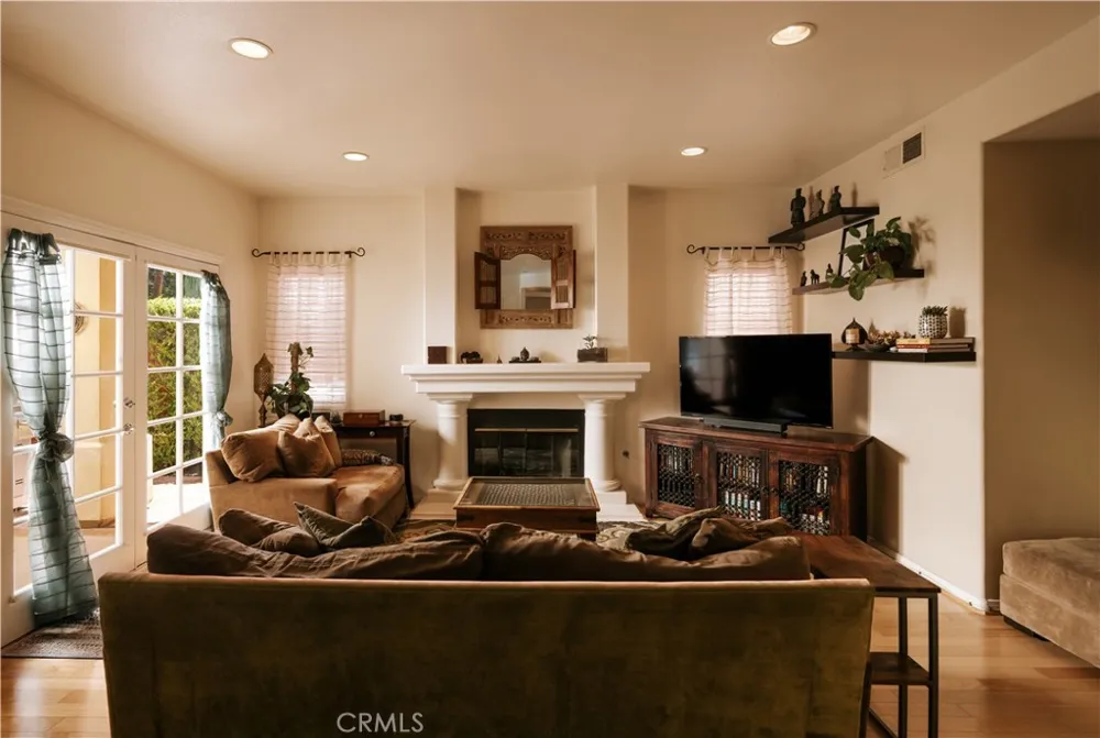 14709 Otsego Sherman Oaks, CA 91403