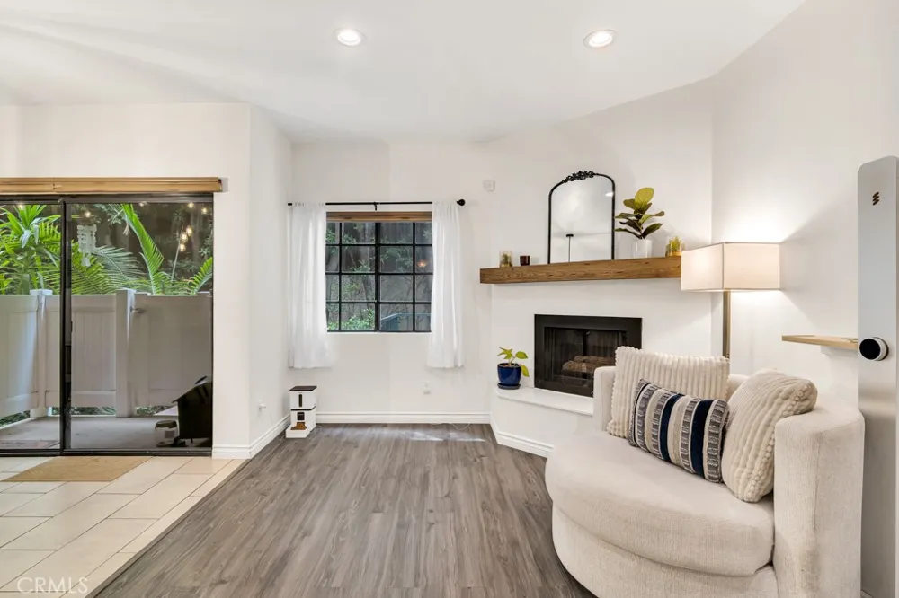 17914 Magnolia Boulevard #121 Encino, CA 91316