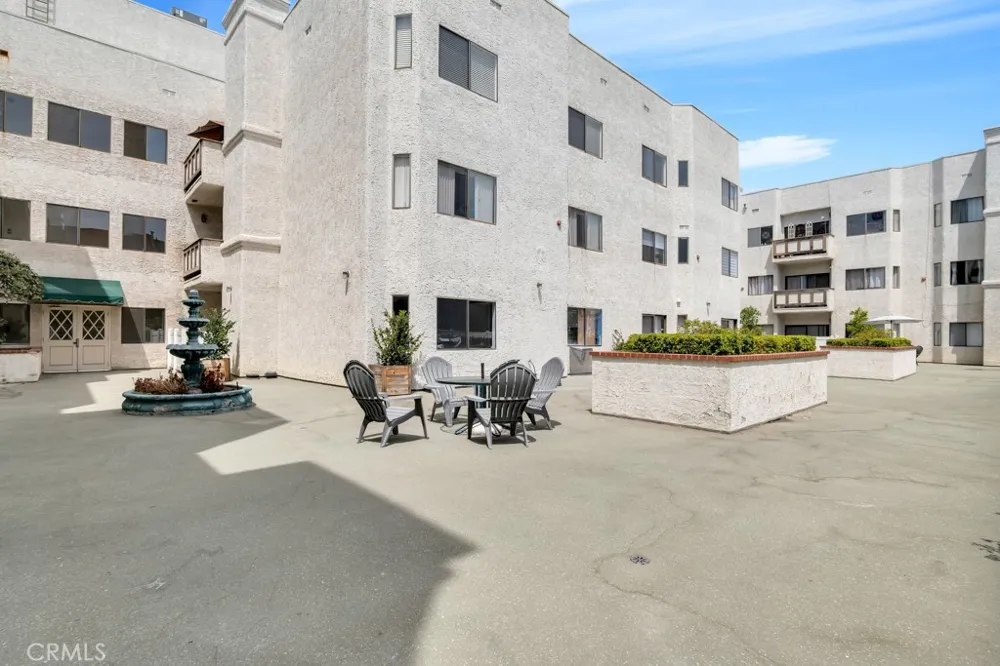 17914 Magnolia Boulevard #121 Encino, CA 91316