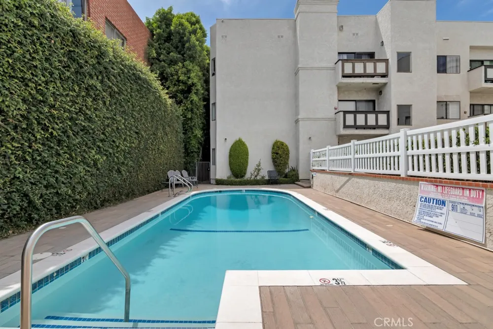 17914 Magnolia Boulevard #121 Encino, CA 91316