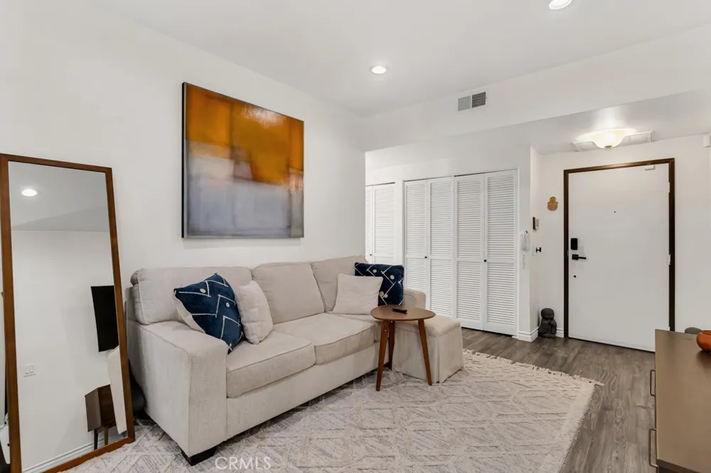 17914 Magnolia Boulevard #121 Encino, CA 91316