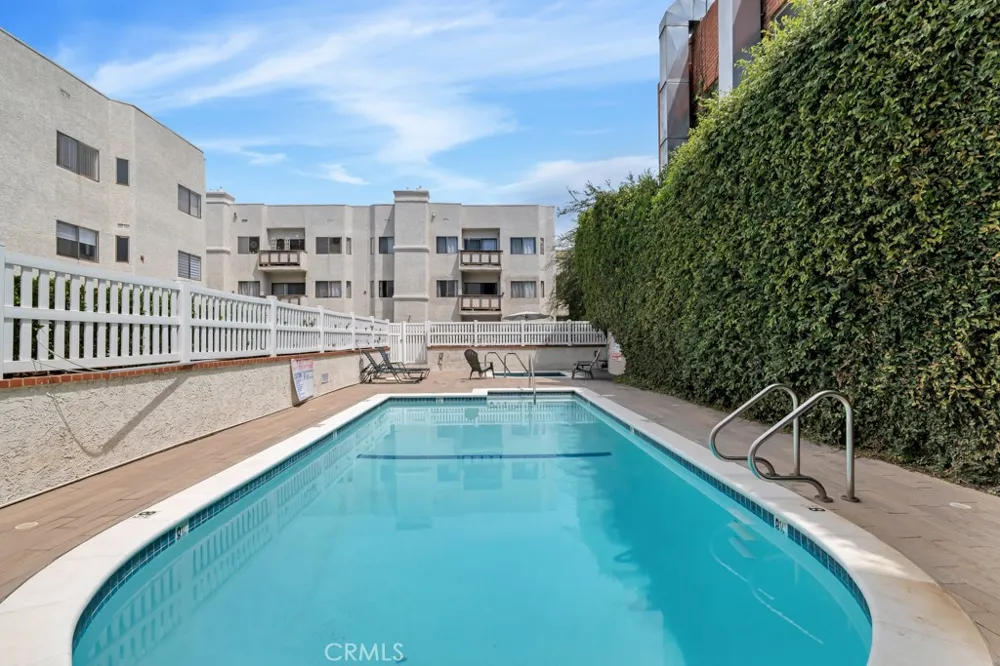17914 Magnolia Boulevard #121 Encino, CA 91316